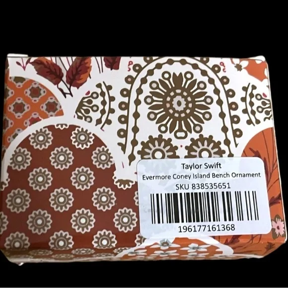 Taylor Swift EVERMORE Coney Island Bench Ornament WHERE DID MY BABY GO NWT /BOX‌ - Picture 2 of 3